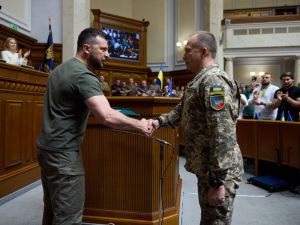 У День Української Державності Президент вручив захисникам України відзнаки «Хрест бойових заслуг»